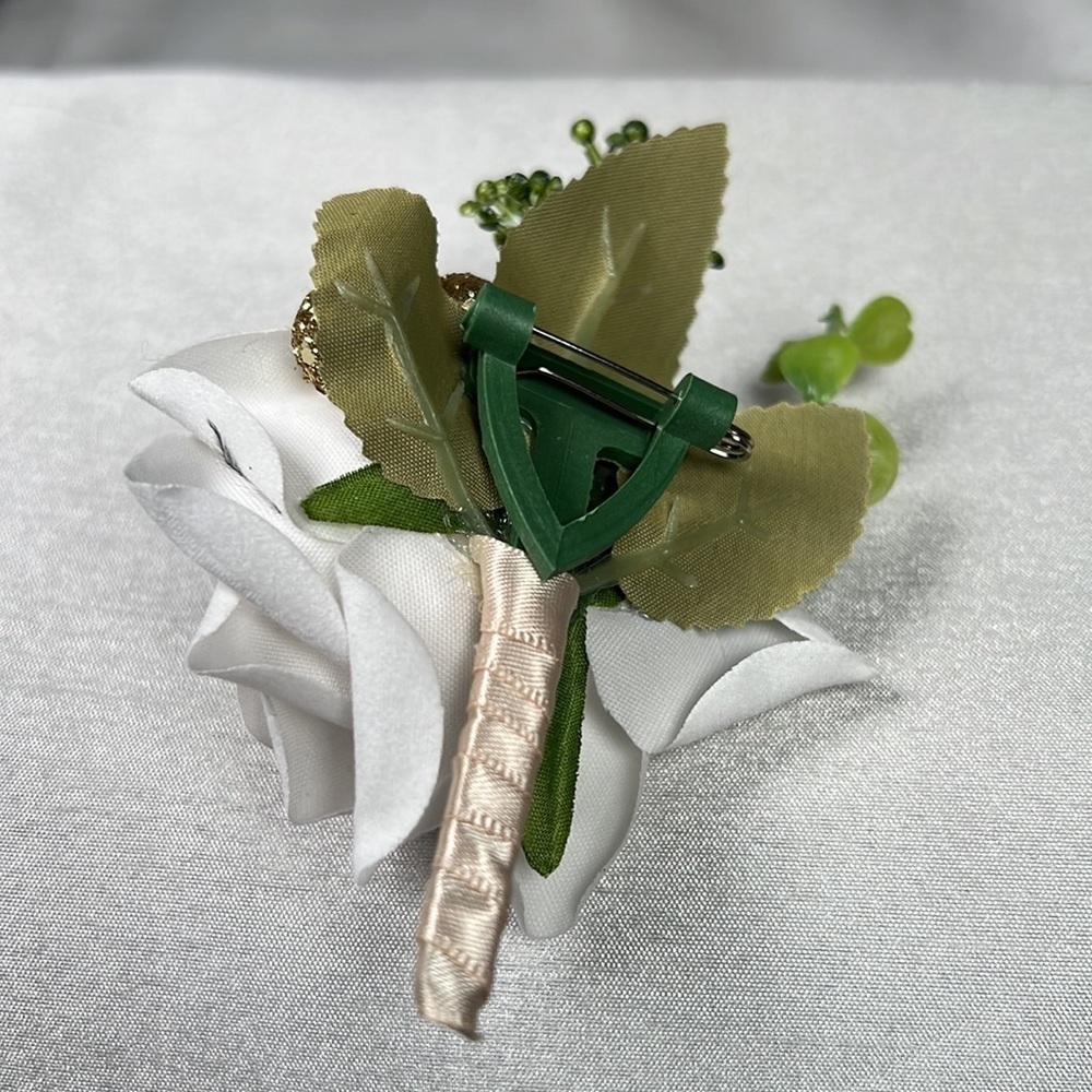 New Ivory Silk Rose Boutonniere with Pin - NEW - Picture 5 of 5